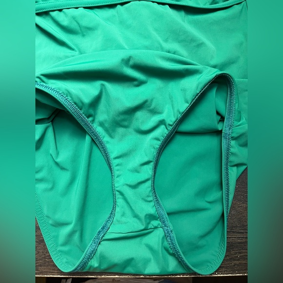 KARLA COLLETTO Magnolia Bandeau One-Piece With Shelf
Bra size 14 - Picture 9 of 10